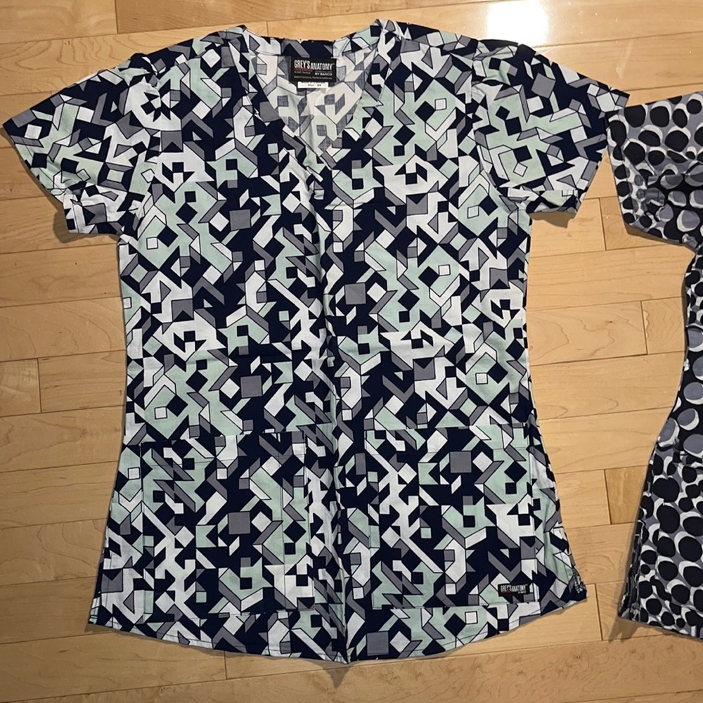 Greys anatomy scrub tops in XS